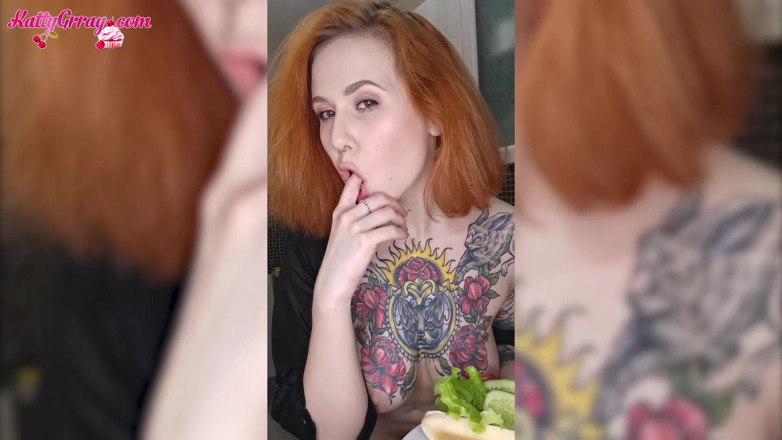 Katty Grray: Fantastic babe dancing in a sexy robe