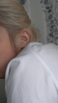 Sexuální obtěžování maminky volejbal! 5 dvanáct vdaných žen ve vysoce cut bloomers se bere na grueling erotický trénink.