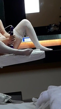 Mon rendez-vous Tinder squirte et regarde du porno