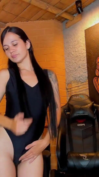Puttana Latina Si Masturba in Cam per Tutti