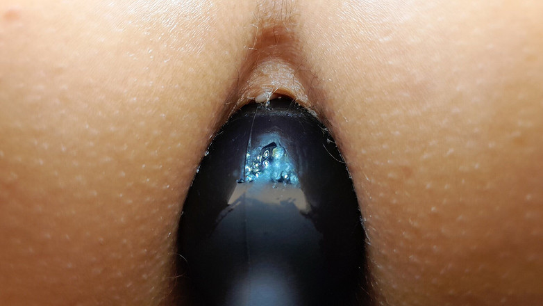 Lala Licious: Lala Licious - beru 2 palcový anální kolík v zadku zpomalené záběry...