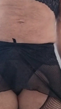 Tranny CD dokucza w czarnej bieliźnie