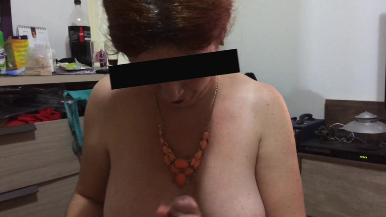 Masked woman: Rothaarige Frau Lutscht Und Masturbiert Den Schwanz, Bis Sie Sperma...