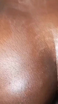 Seks rakan sebilik comel seksi dengan pantat yang bagus dan tetek gemuk menunggang batang besar
