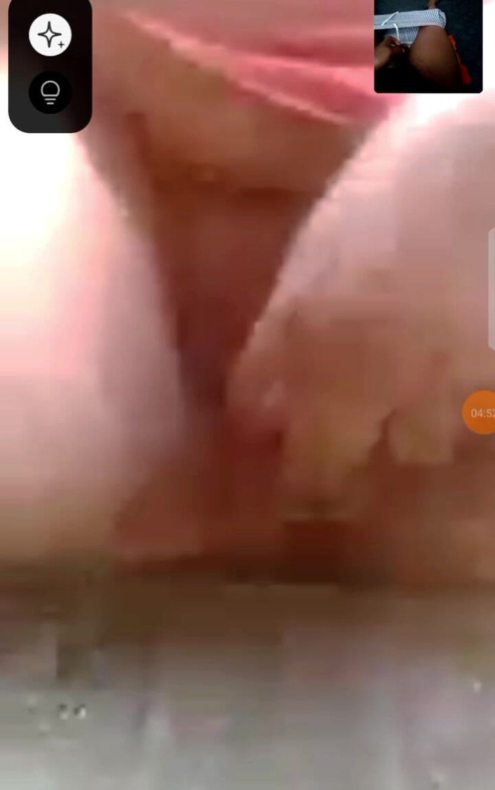 Me and my new slut: Podvádějící zralá vdaná žena na videohovoru šuká se svým klukem