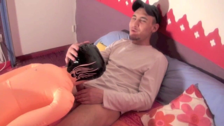 Young straight boy masturbation: Mój prosty przyjaciel rucha się z lalką erotyczną
