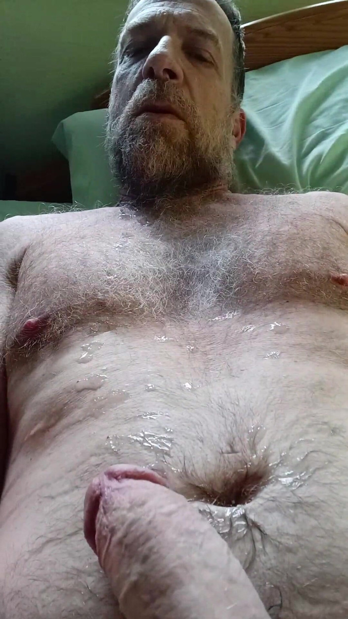 Hairyartist: Vinerea pulii grase cu ejaculare triplă Jo