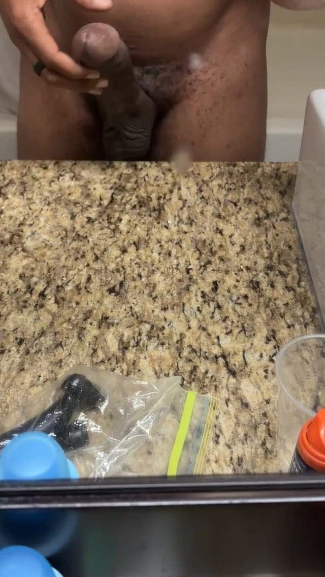 Quick Bathroom Vid (Kingslostroke)