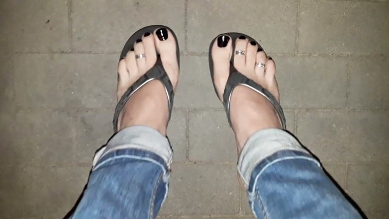 Heelex: Feet and Flip Flops