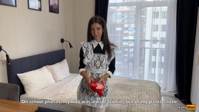 Katty West: Sınıf arkadaşımı üniversite fotoğraflarımıza bakmaya davet ettim - ve o anal seks önerdi!