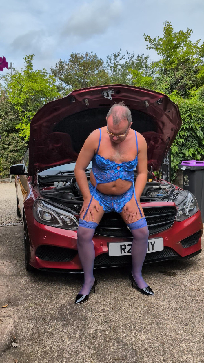 RichySissy69: Having Fun Whilst Cumming on My Car