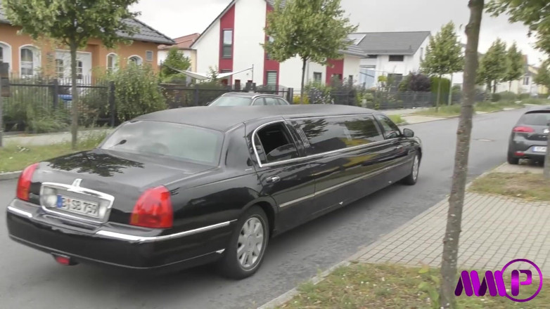 Hotties: Troia tedesca Jacky preoccupato 3 ragazzi nella limousine