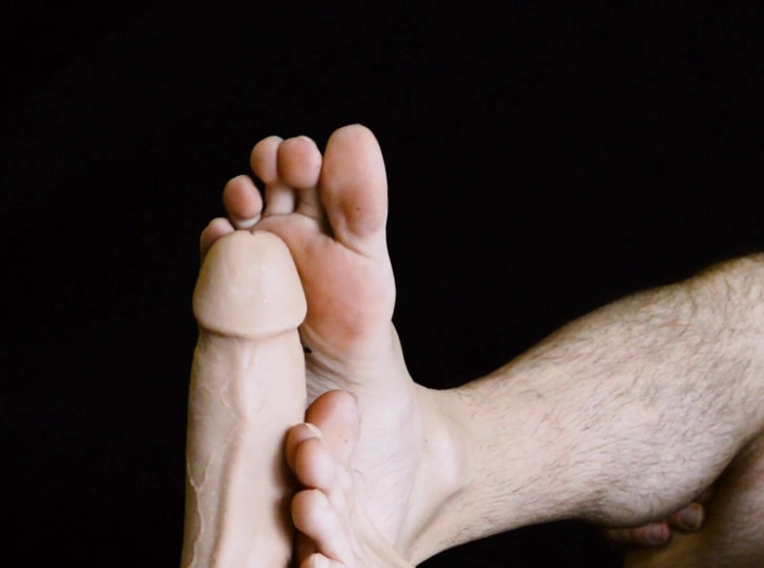 Cam Crest: Hot Foot Job with Dirty Talk