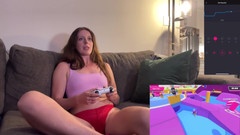 Nadia Foxx: Jogando Fall Guys com meu Lush e tentando não gozar...