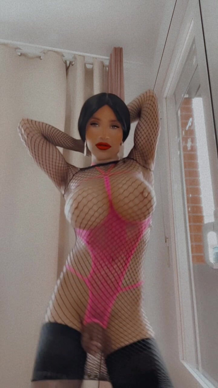 Sissy Slut Brianna: ¿podrías Meter Tu Polla Entre Las Tetas De Tu Amante?