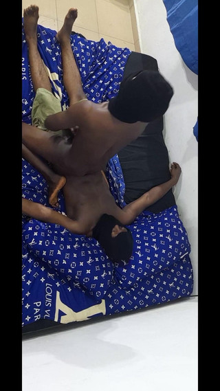 Enigmatic Buoy: Koyu tenli twink maço bir adamı iyi bir sikiş için...