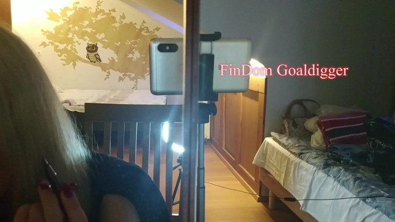 FinDom Goaldigger: Slabí přede mnou