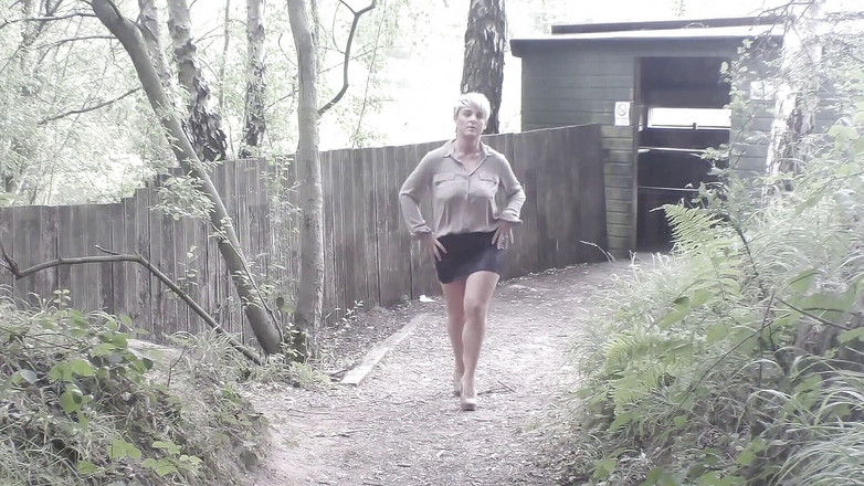 The adventures of Kylie Britain: Passeggiata calda