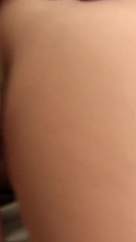 Brünettes brünette teen squirtet, während zwei typen ihr harte doppelpenetration geben