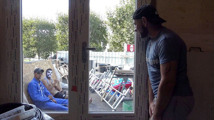 Jess Royan XXX: Dvě hetero pracovnice kouří gay na silnici