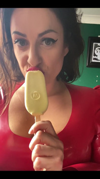 Se você pode comer uma magnum branca sem ficar duro ... Você claramente não viu meu clipe ainda