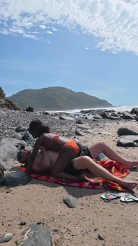 Persi Tra Le Tette L'uno All'altro - Una MILF Ebano Arrapata Cavalca Il Suo Amante