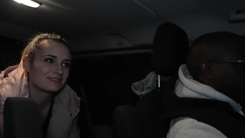 Melina May: BBC Nachts Im Bus Auf Dem Parkplatz