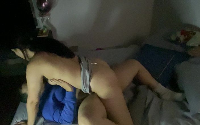 Zoe &amp; Melissa: Lesbian Scissor Sex Before Going to Bed
