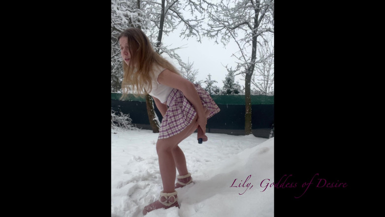 Lily, Goddess of Desire: Little Slut Masturbates Outdoors Puts Ice in Pussy