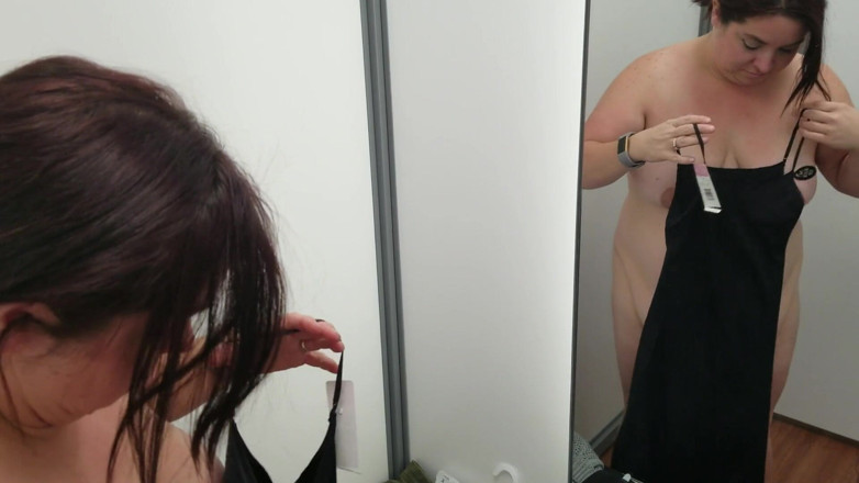 SexyNEBBW: Sexy grandota exhibicionista serie parte 2 - vestuario