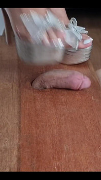 Diosa Kiffa le gusta apretar polla