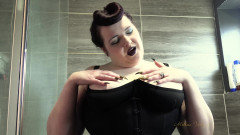 Mxtress Valleycat: Odmítnutí a zpoždění