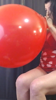 17'Wielki czerwony balon wysadł