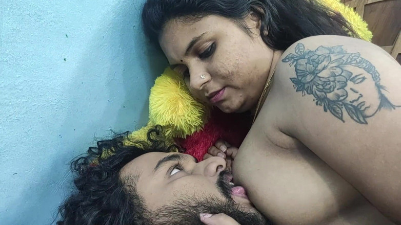 Vaigavarun45: Sex în cuplu indian cu țâțe suge soția și soțul savurează sexul incitant