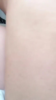 Il mio migliore amico vuole sapere come ci si sente a sborrare dentro una ragazza senza preservativo e io lo lascio riempire di sperma