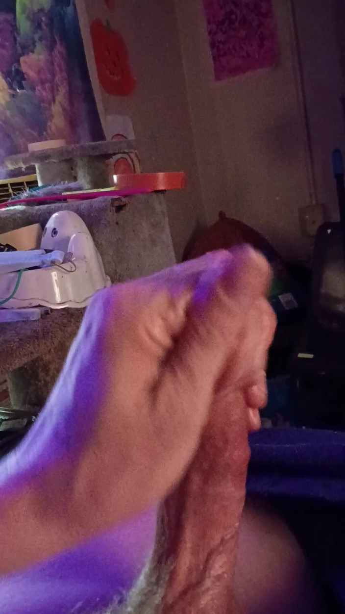 DeepthroatCumslut: Il mio grosso cazzo duro 3