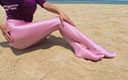 Shiny teens: 880 Rose brillante, collants en élasthanne sur la plage