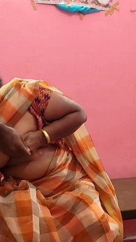 Chơi với bộ ngực và âm hộ lớn của mẹ kế tôi và làm tình