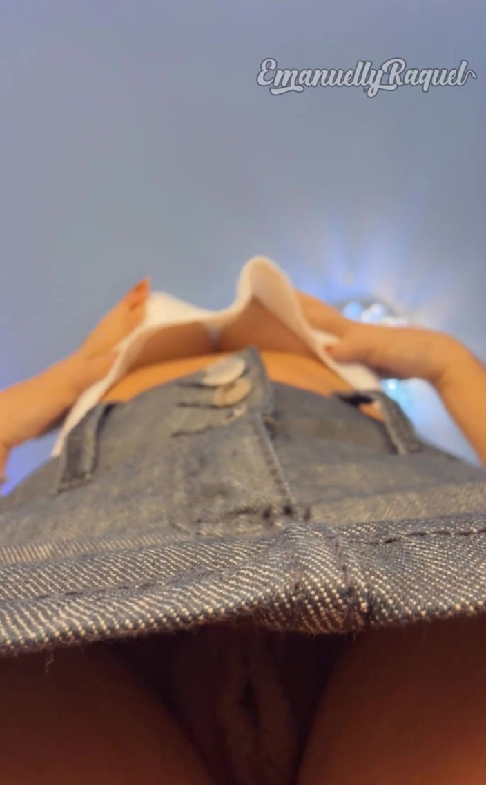 Emanuelly Raquel: 星期五裙底恋物癖