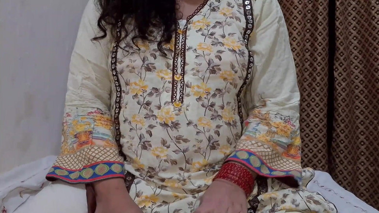 RedQueenRQ: Istri India desiku dengan pantat besar membantuku muncrat lagi
