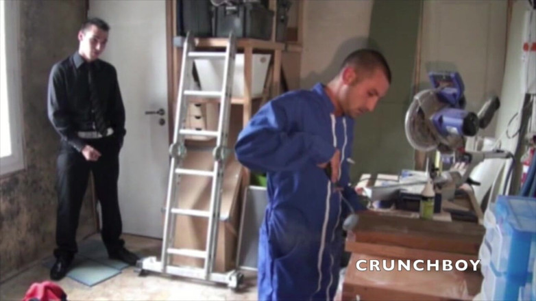 FRENCH AMATORS SEXTAPES: คนงานชายตรงโดนผู้จัดการเย็ด