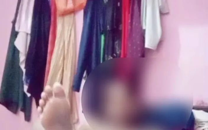 Anuttar: Fidanzata scopa con dildo