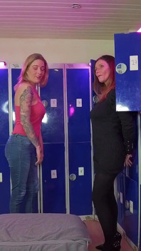 Festa lesbo nello spogliatoio della palestra
