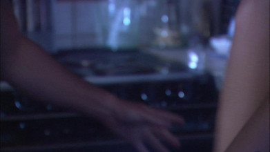 Tight little babes: Si blonde cantik Michelle Fox dikongkek di dapur