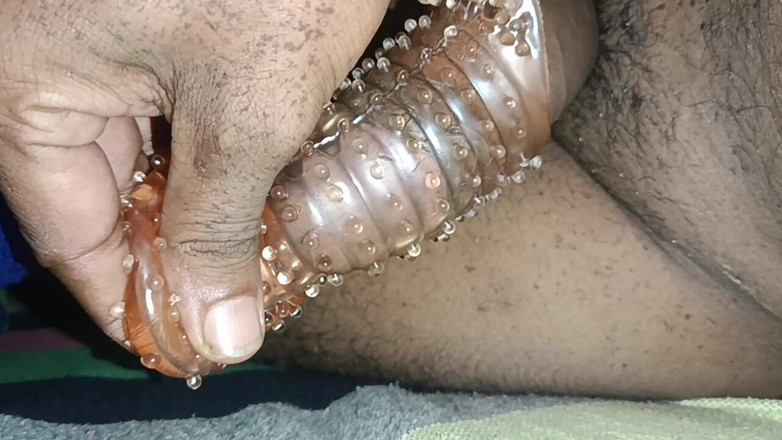 Sannu: Hintli adam yatak odasında yaraklı crastel prezervatifi