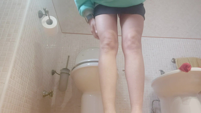 savannahamatoriale: Pee and burp, a good girl shouldn't do them