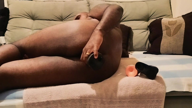 TheBlacKHunterr: Att sätta leksaker i min röv