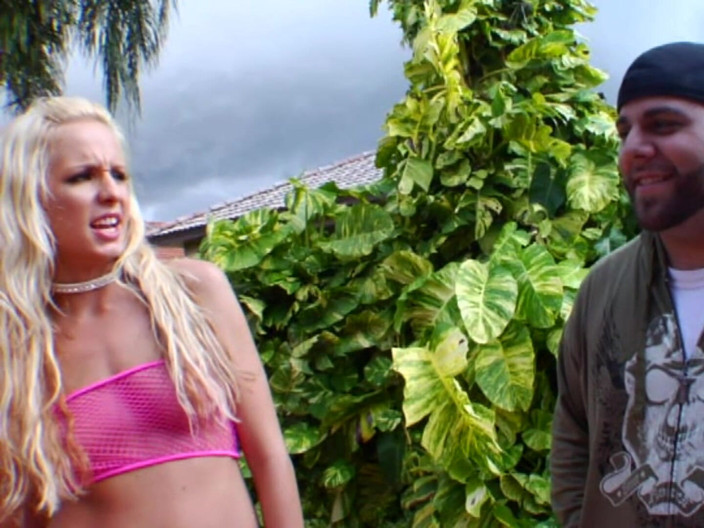 THAGSON RETRO: Loira gata provoca cara e depois dedos para orgasmo explosivo
