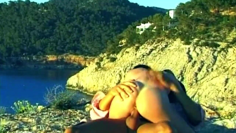 Deutsche Amateur Pornos: Throbbing Cock Stretches Hairy Pussy Outdoors Wildly