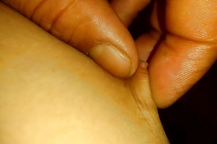 Gangbang straight: Lara i miei capezzoli